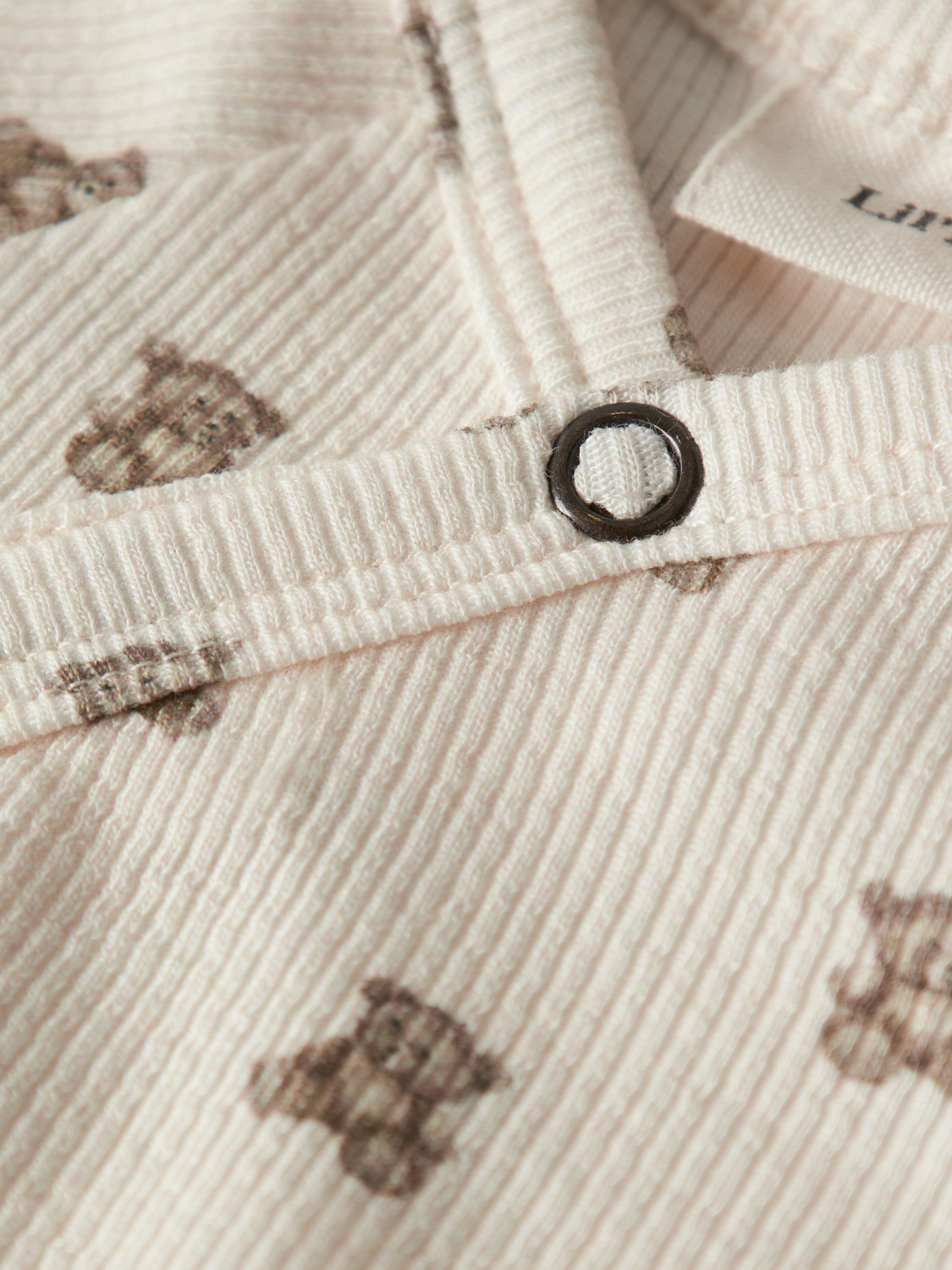 model_shot-front_full